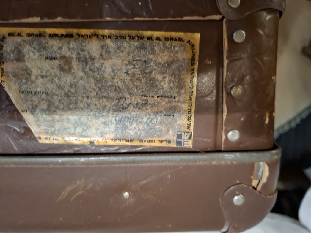 Vintage suitcase [OTH10384]