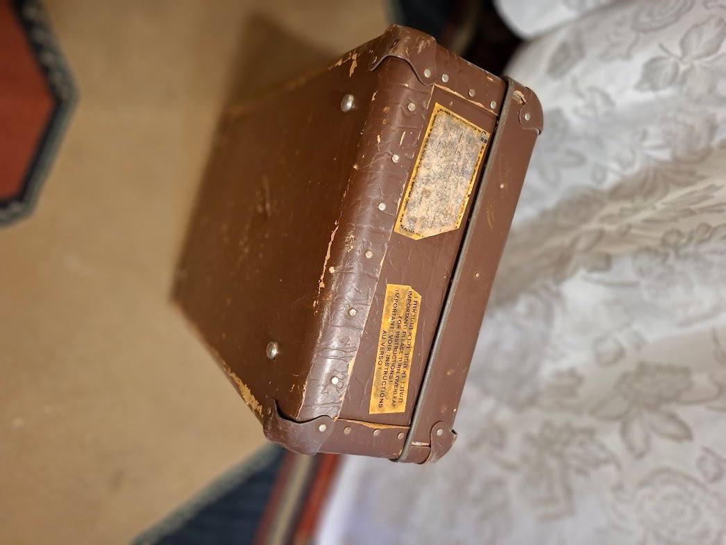 Vintage suitcase [OTH10384]