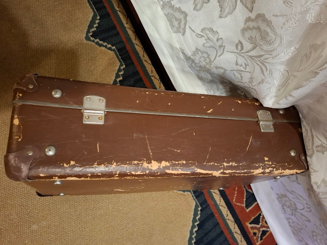 Vintage suitcase [OTH10384]