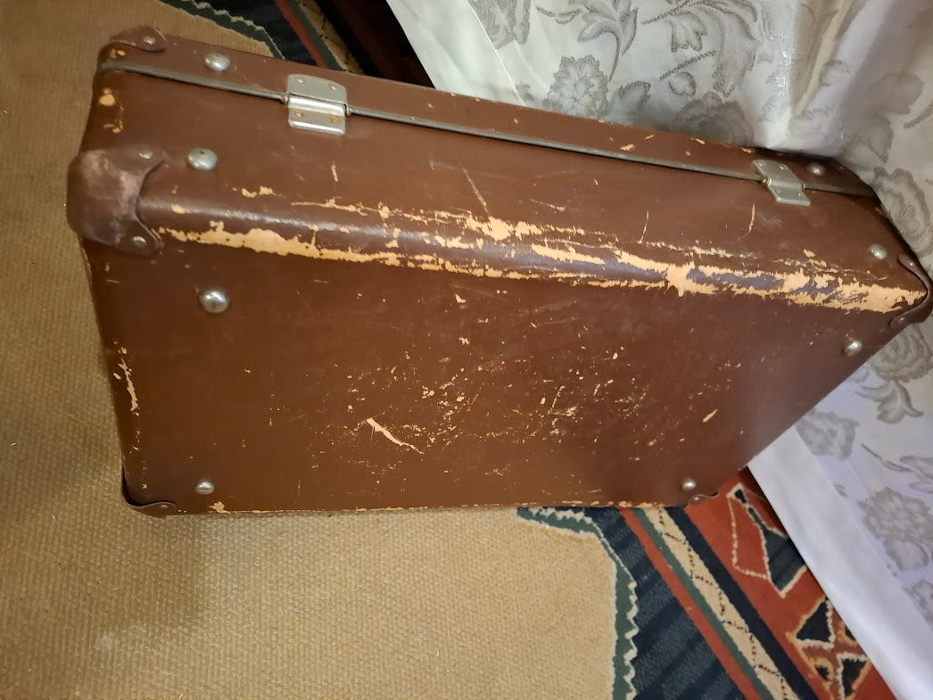 Vintage suitcase [OTH10384]