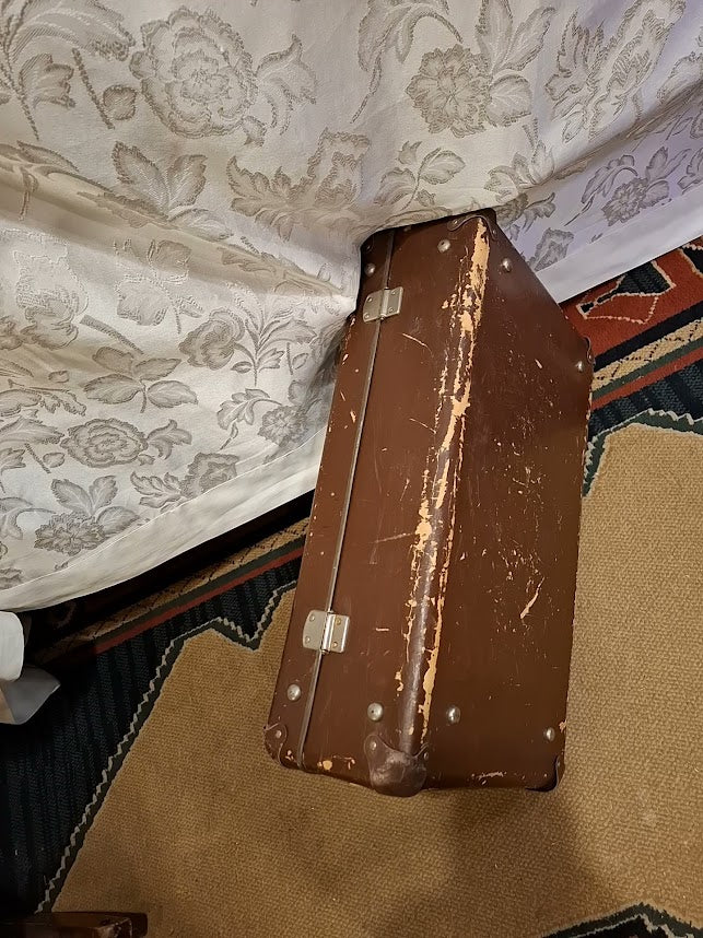 Vintage suitcase [OTH10384]