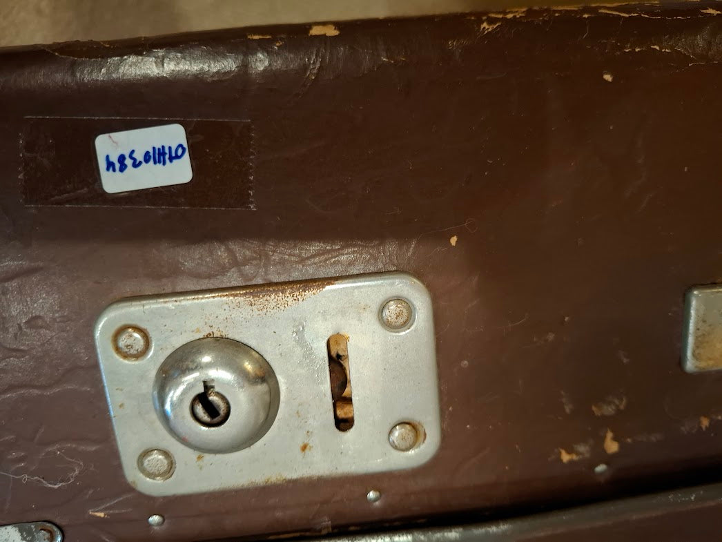 Vintage suitcase [OTH10384]