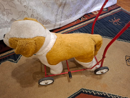 Vintage dog on wheels toy - RARE [GAM10340]