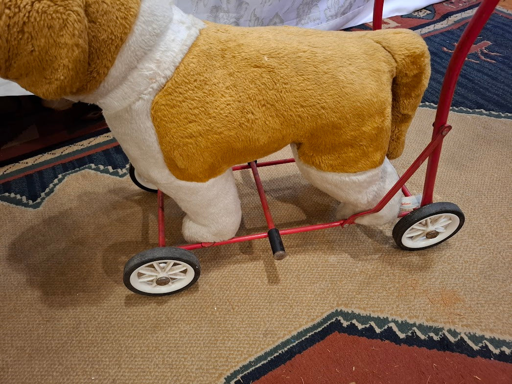 Vintage dog on wheels toy - RARE [GAM10340]