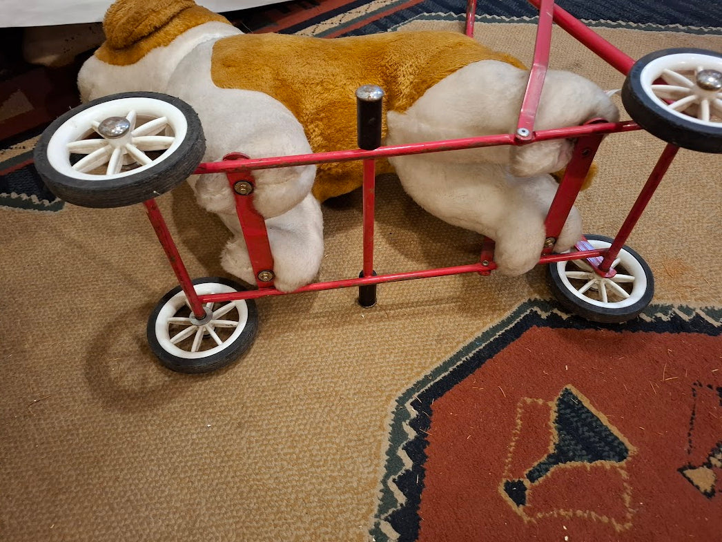 Vintage dog on wheels toy - RARE [GAM10340]