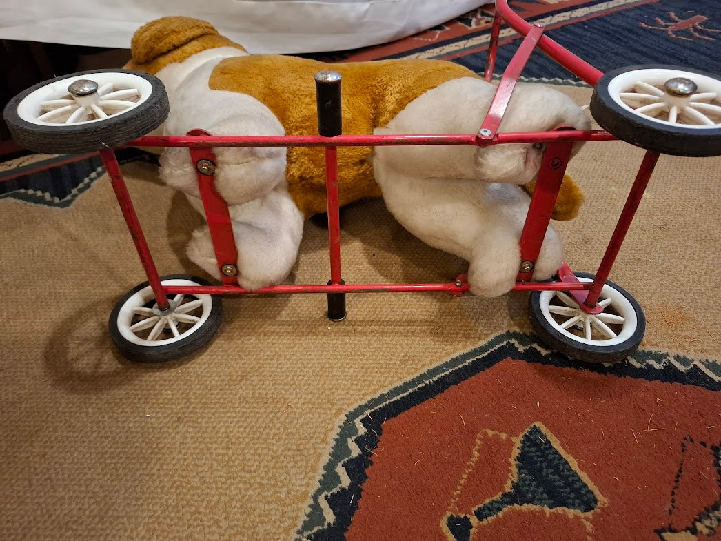 Vintage dog on wheels toy - RARE [GAM10340]