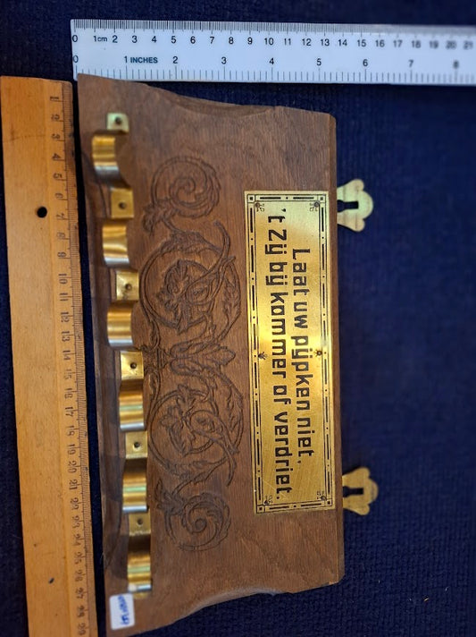 Dutch wall tabacco pipes rack [OTH10387]