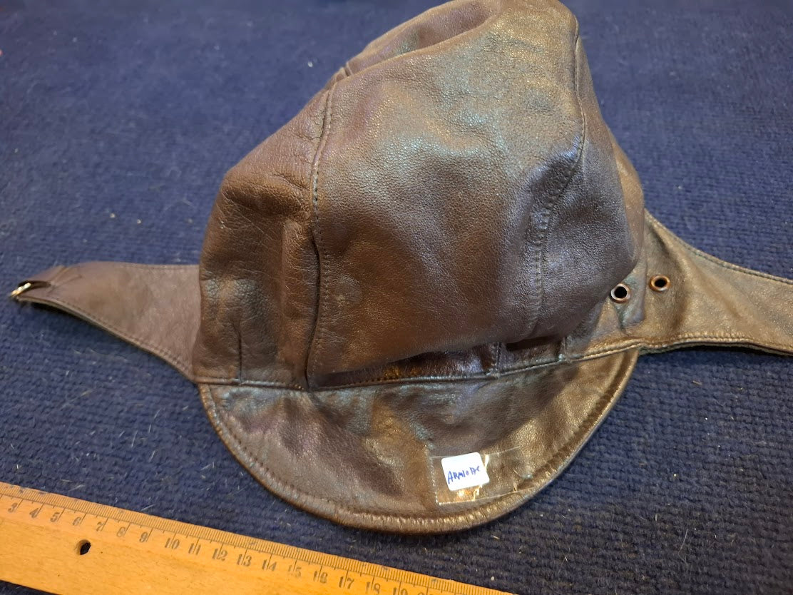 Vintage World War Base Pilots' Leather Hat [ARM10175]