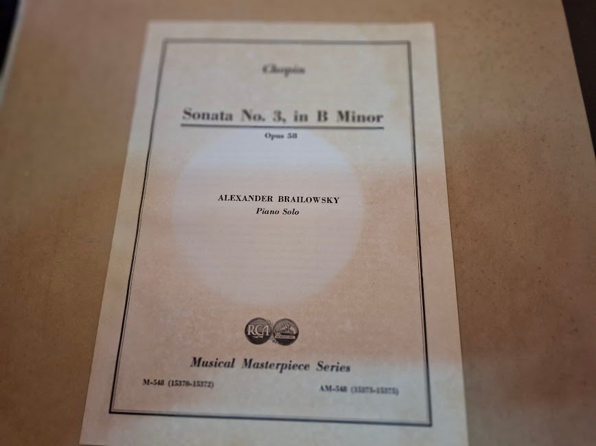 Collection of old gramophone records [ENT10532]*for Israel local market only*