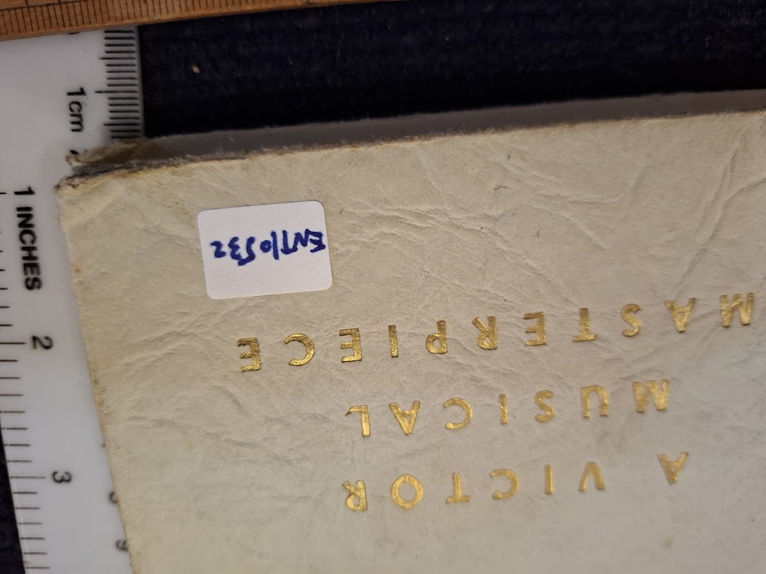 Collection of old gramophone records [ENT10532]*for Israel local market only*