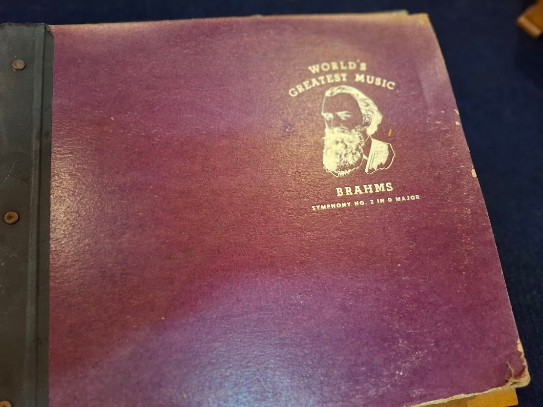 Collection of old gramophone records [ENT10532]*for Israel local market only*