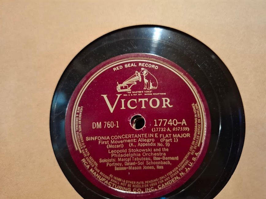 Collection of old gramophone records [ENT10532]*for Israel local market only*