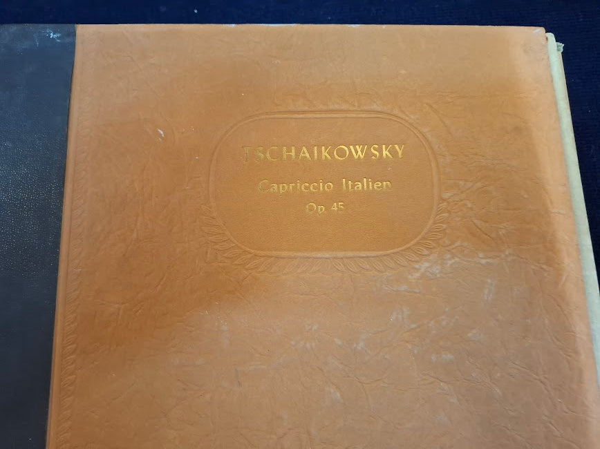Collection of old gramophone records [ENT10532]*for Israel local market only*