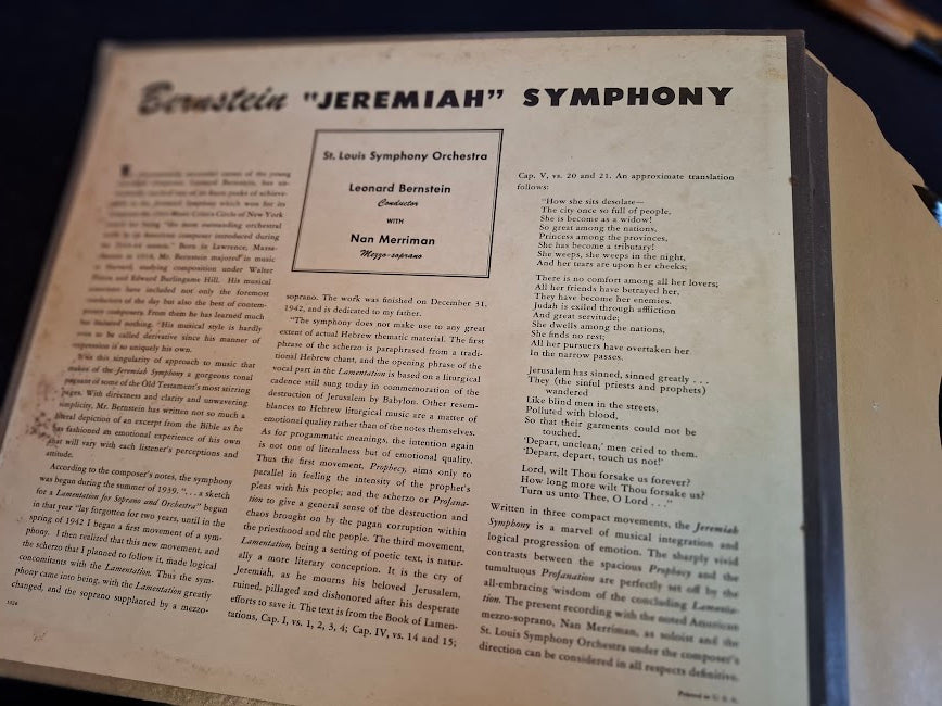 Collection of old gramophone records [ENT10532]*for Israel local market only*