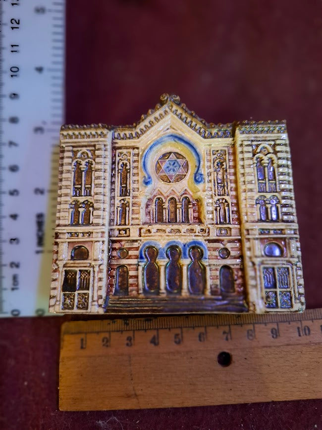Stone model of the Budapest Jubilee Synagogue [ISR10256]