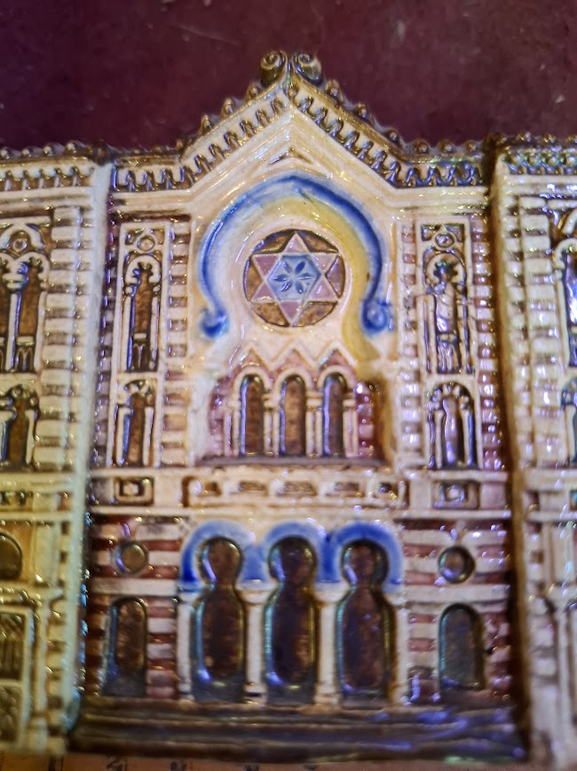 Stone model of the Budapest Jubilee Synagogue [ISR10256]