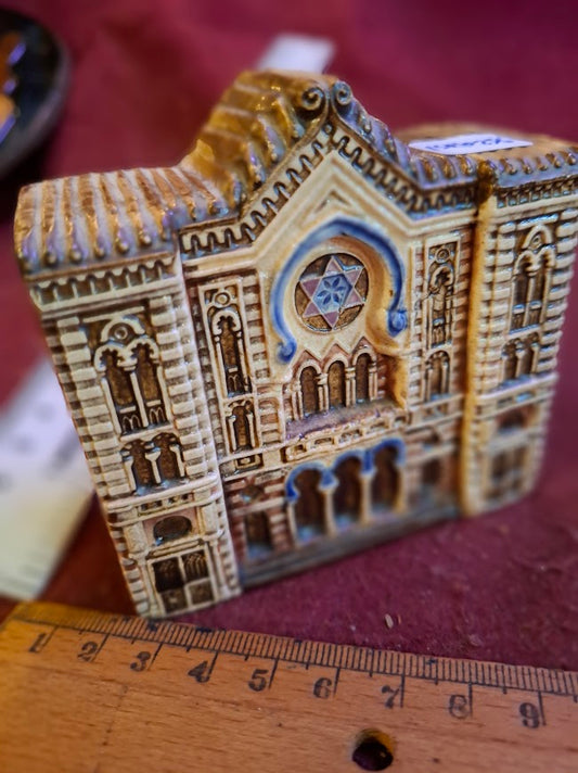 Stone model of the Budapest Jubilee Synagogue [ISR10256]