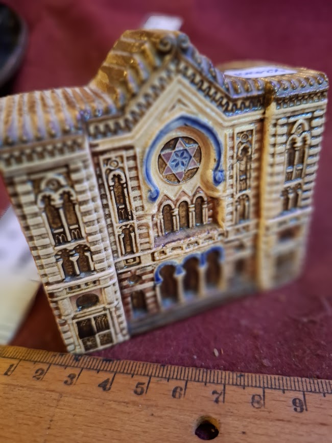 Stone model of the Budapest Jubilee Synagogue [ISR10256]