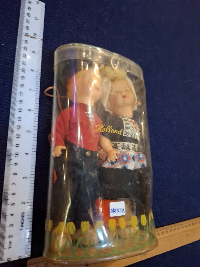 Vintage Holland 2 traditinal dolls in package [ART10235]