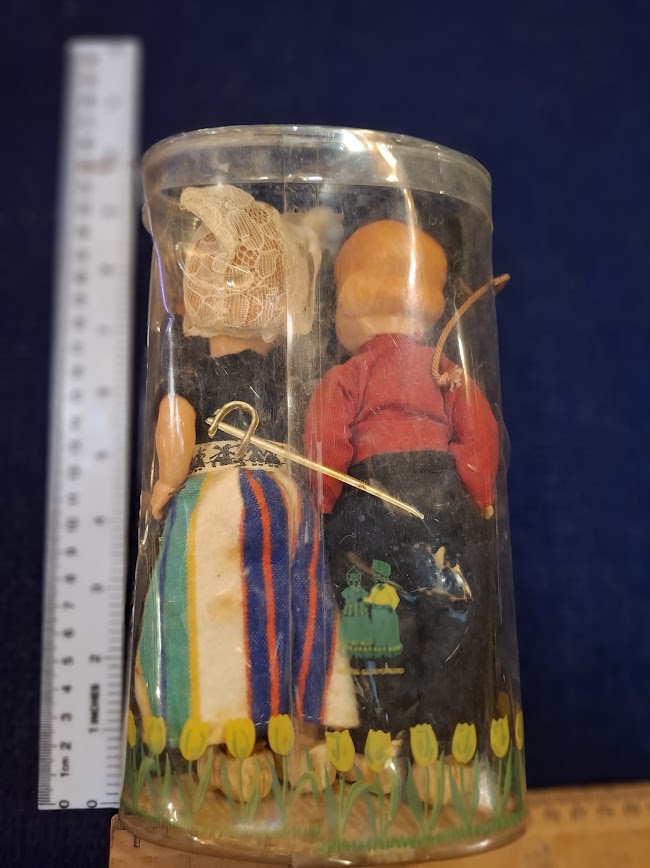 Vintage Holland 2 traditinal dolls in package [ART10235]