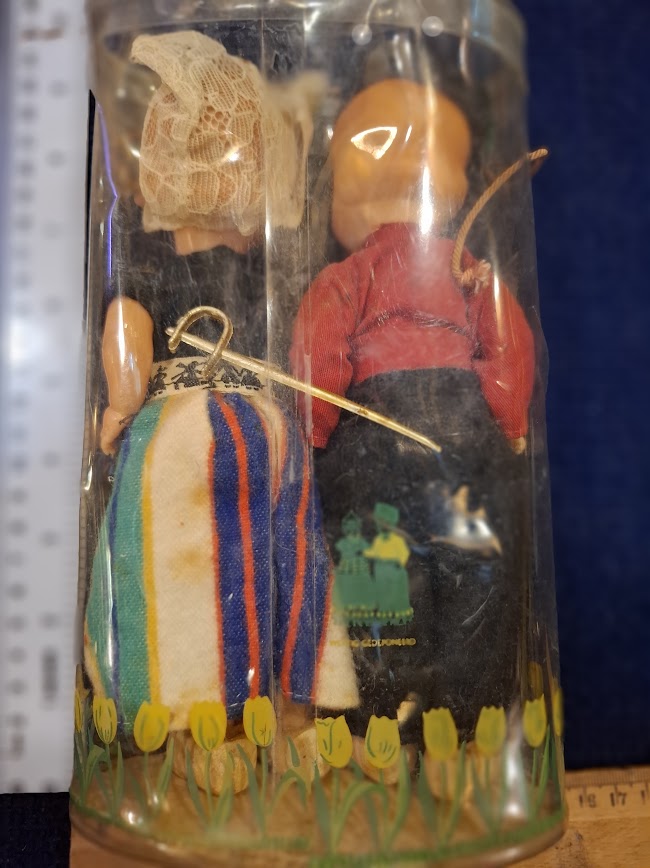 Vintage Holland 2 traditinal dolls in package [ART10235]