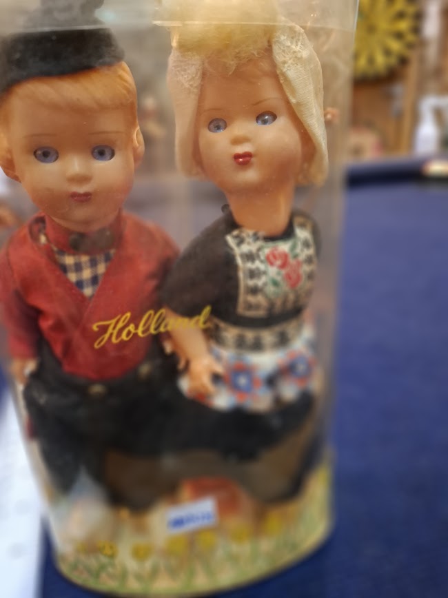 Vintage Holland 2 traditinal dolls in package [ART10235]