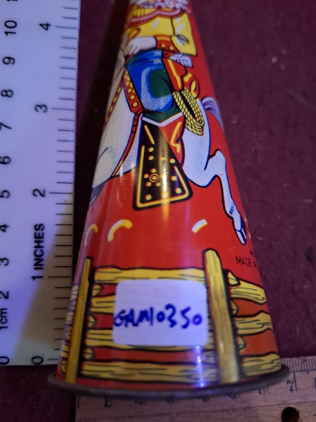 Vintage horn noisemaking tin toy [GAM10350]
