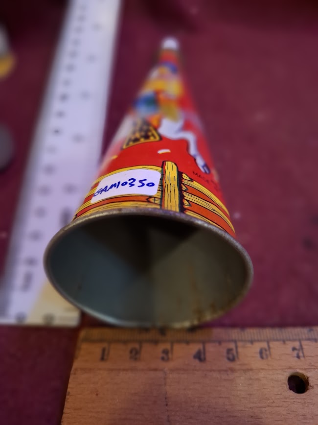 Vintage horn noisemaking tin toy [GAM10350]