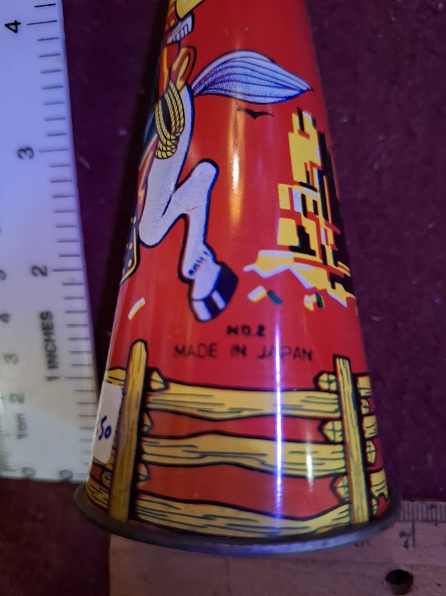 Vintage horn noisemaking tin toy [GAM10350]