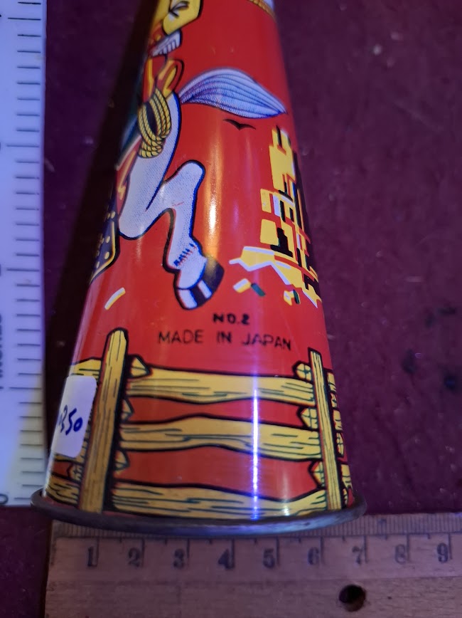 Vintage horn noisemaking tin toy [GAM10350]