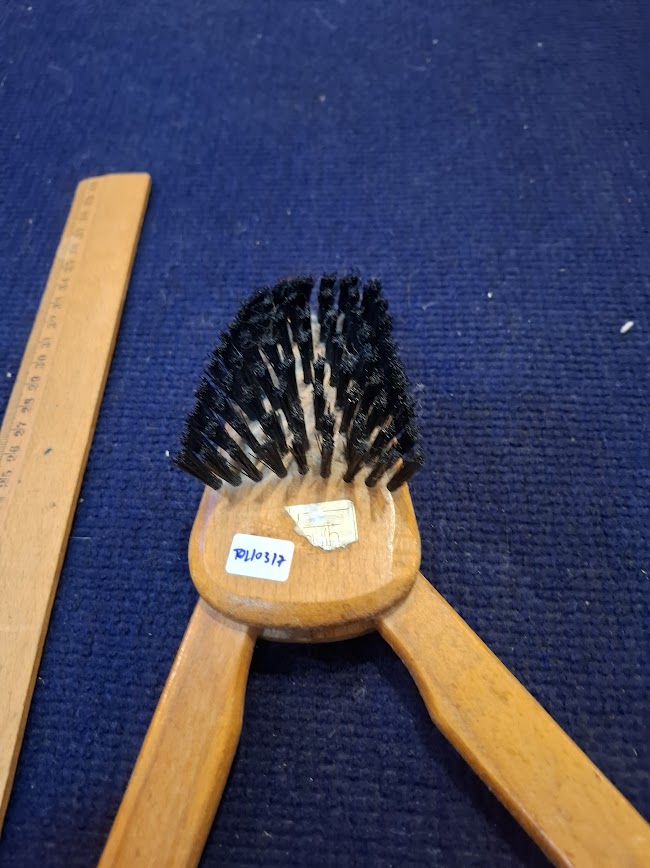 Vintage Wooden Tailor Brush [TOL10317]