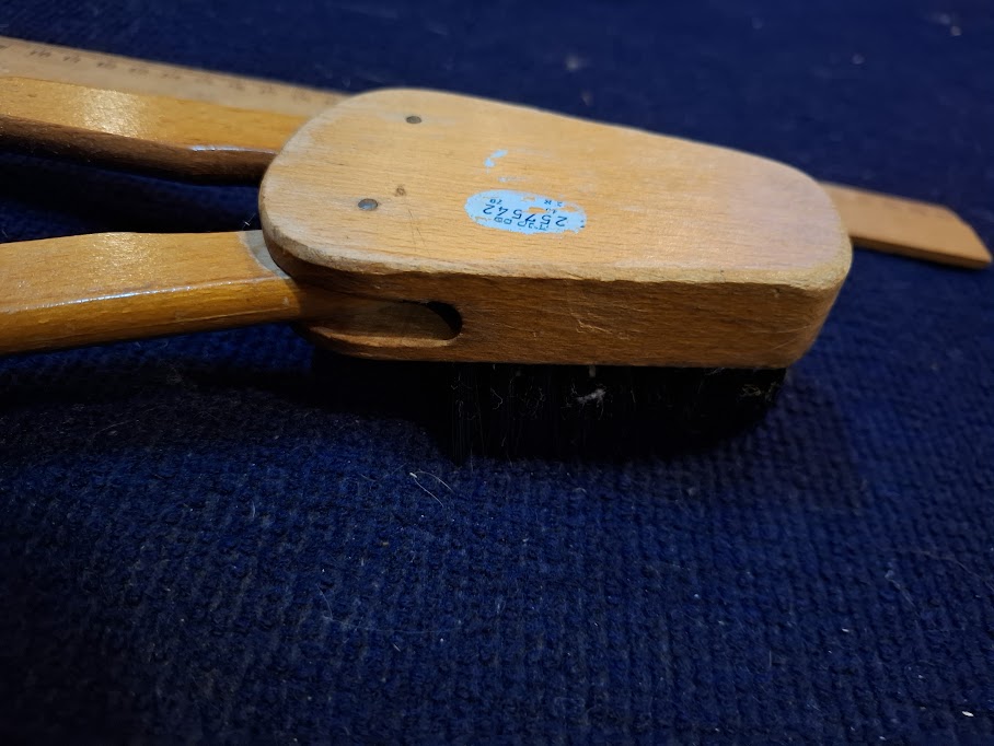 Vintage Wooden Tailor Brush [TOL10317]