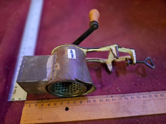 Antique nutmeg spice grater [TOL10324]