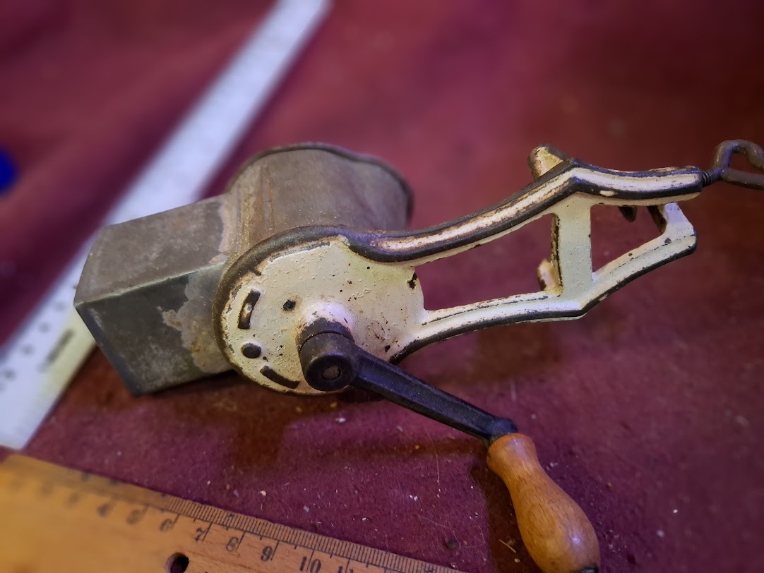 Antique nutmeg spice grater [TOL10324]