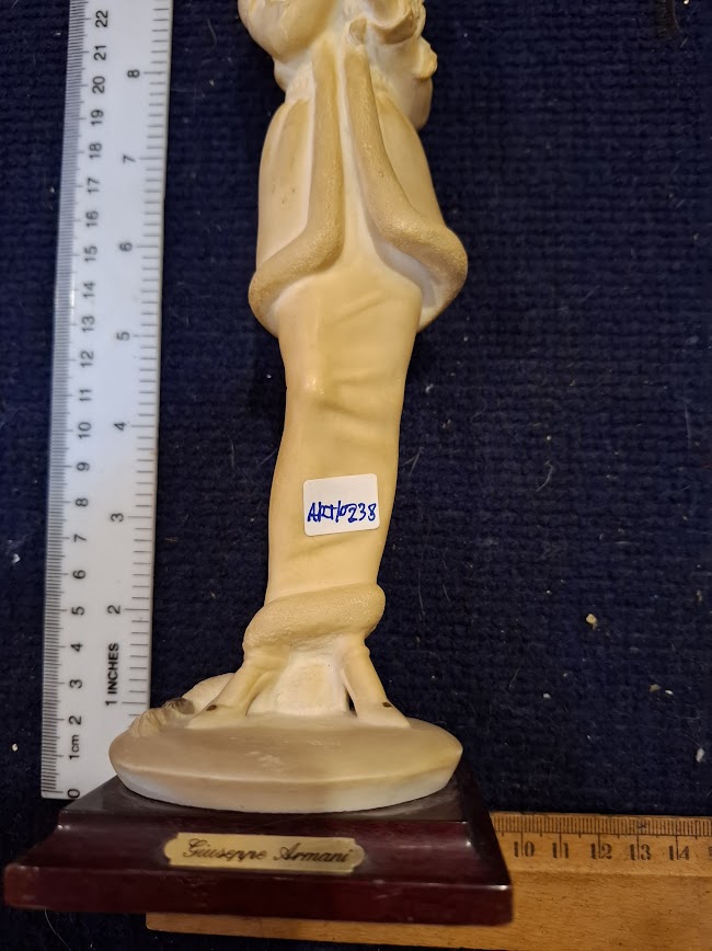 Vintage porcelain rare woman figurine [ART10238]