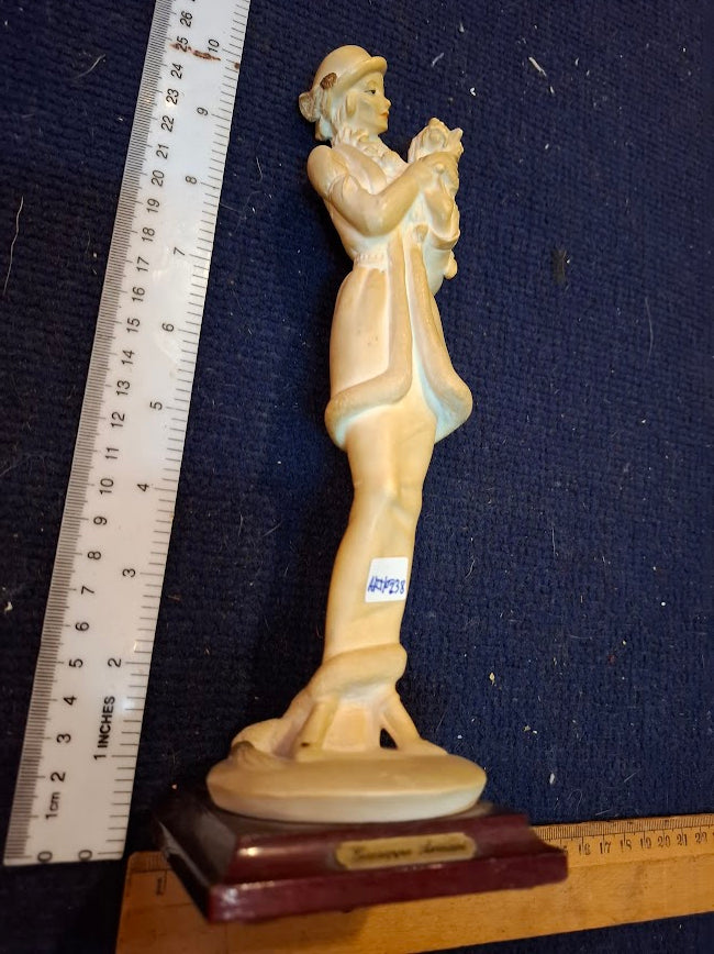 Vintage porcelain rare woman figurine [ART10238]