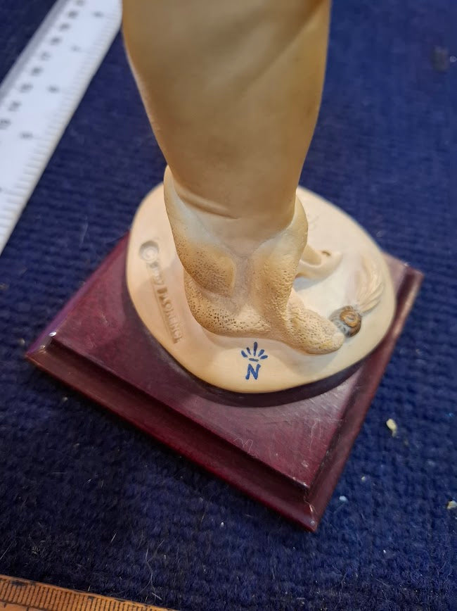 Vintage porcelain rare woman figurine [ART10238]