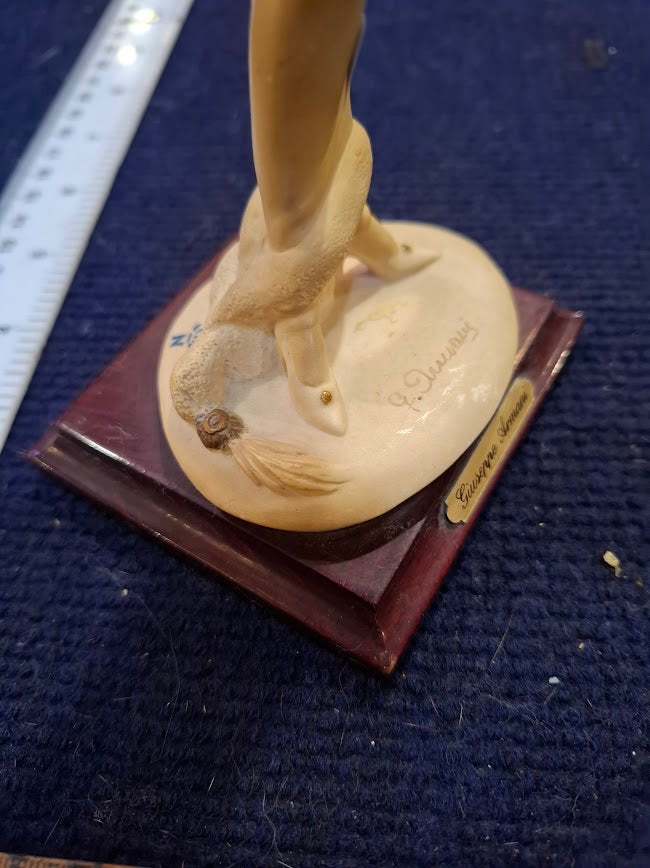 Vintage porcelain rare woman figurine [ART10238]