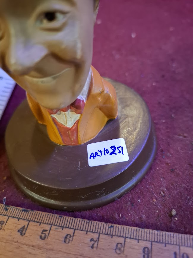 Vintage ceramic stan Laurel bust [ART10251]