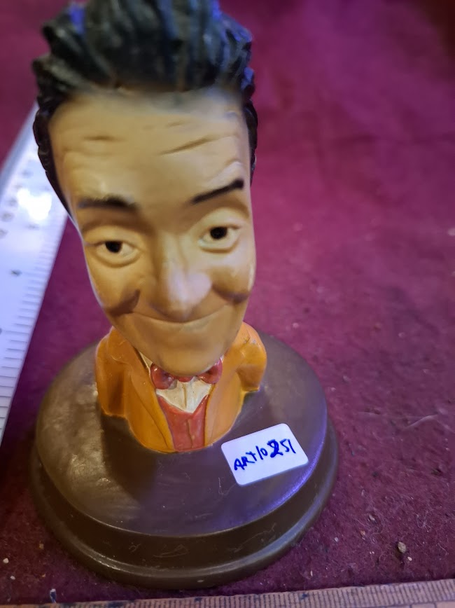 Vintage ceramic stan Laurel bust [ART10251]