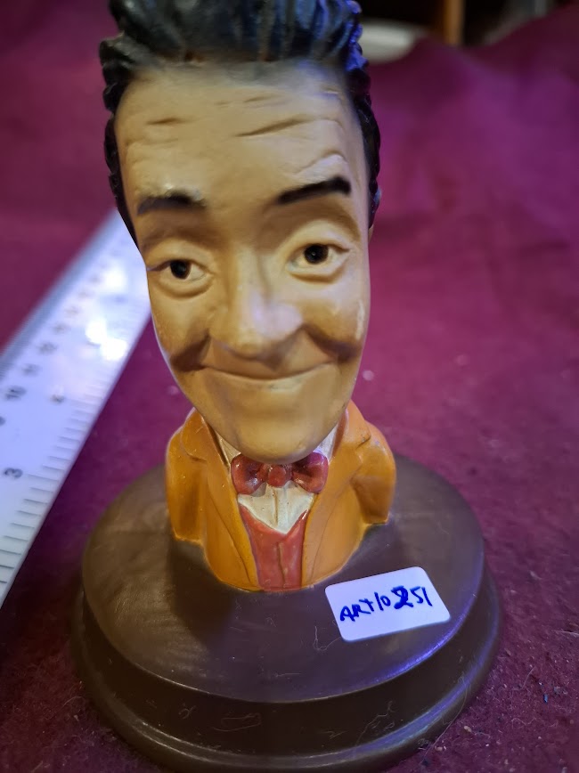 Vintage ceramic stan Laurel bust [ART10251]