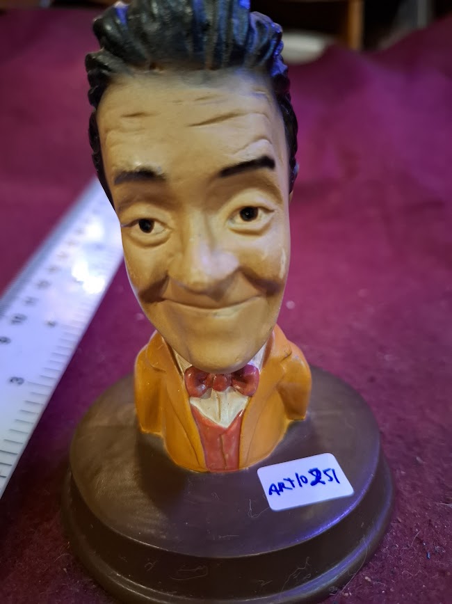 Vintage ceramic stan Laurel bust [ART10251]