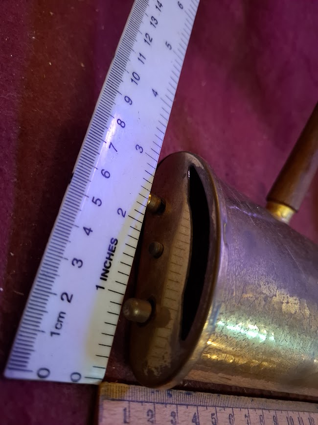 Vintage Clears crumbs from a table [TOL10327]