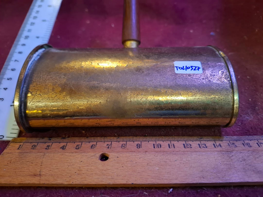 Vintage Clears crumbs from a table [TOL10327]