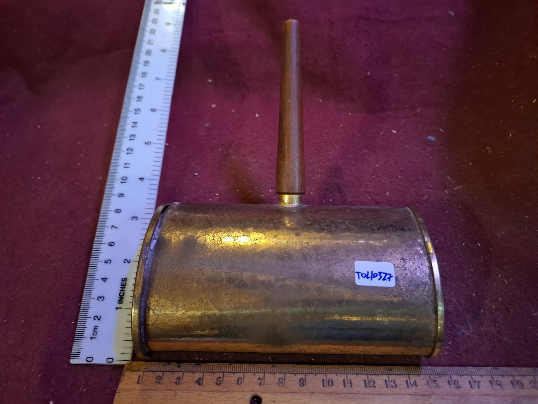 Vintage Clears crumbs from a table [TOL10327]