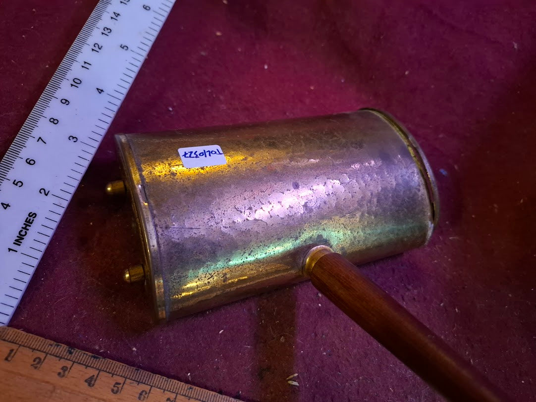 Vintage Clears crumbs from a table [TOL10327]