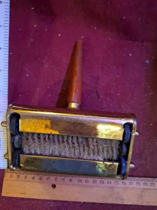Vintage Clears crumbs from a table [TOL10327]