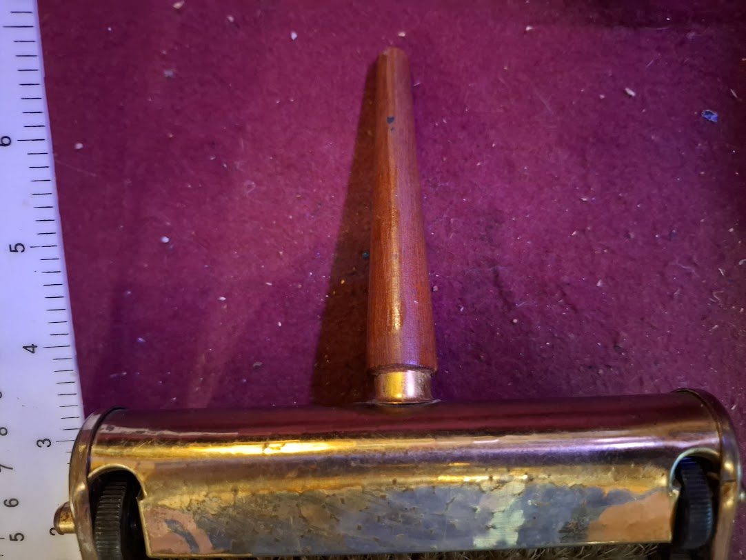 Vintage Clears crumbs from a table [TOL10327]