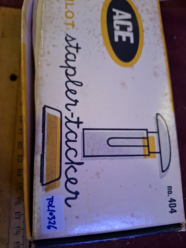 Old Paper staple stapler [TOL10326]