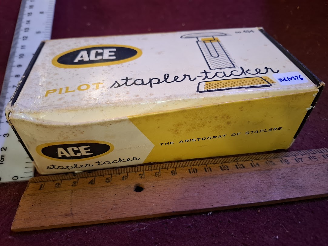 Old Paper staple stapler [TOL10326]